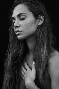 Abril Raluy por Laura Ginés Ruiz - Serie fotográfica "La Paz"