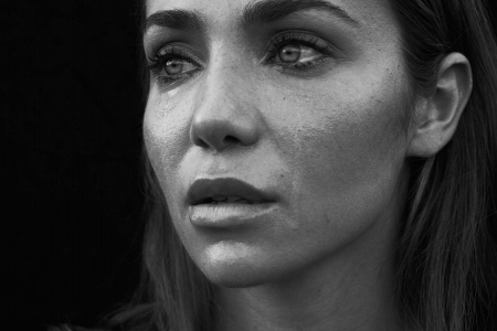 Abril Raluy por Laura Ginés Ruiz - Serie fotográfica "La Paz"